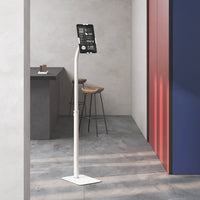 VSYS VPAD33-01 tablet stand used as a self-ordering kiosk